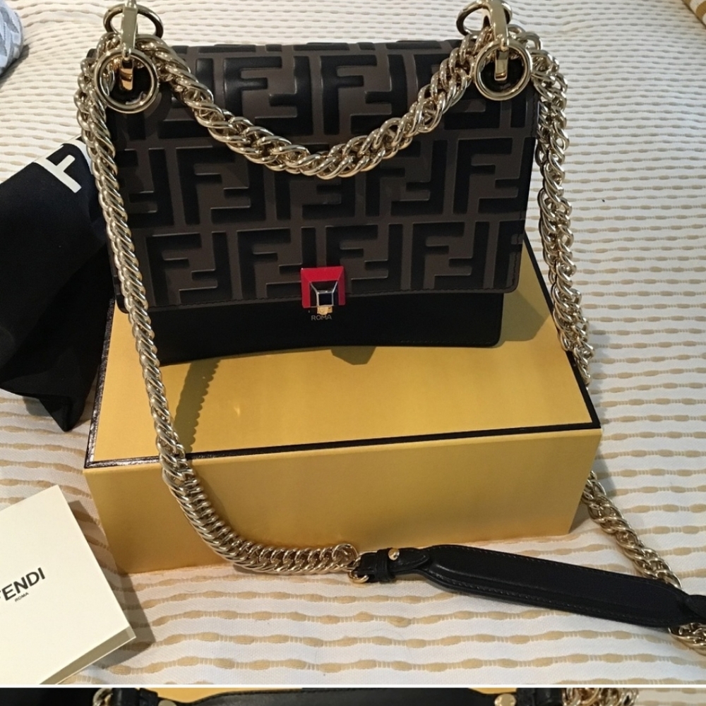 Fendi kan i shoulder bag with chain